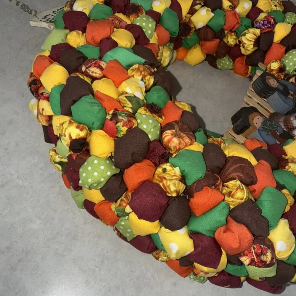 Vtg handmade fabric puff wreath 18” w/ fall colors Turkey figurines Homemade MCM